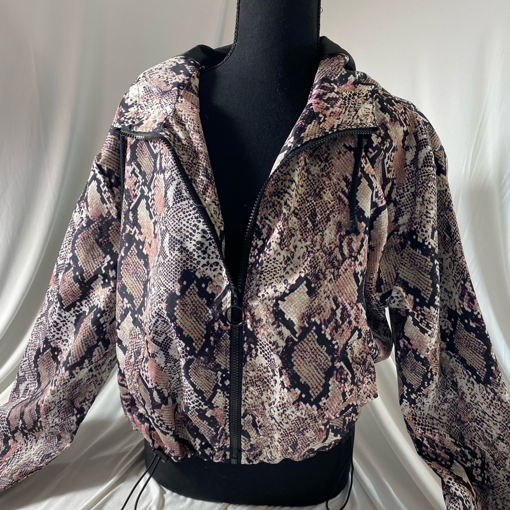 NWT New Look jacket, Polk snakeskin. Size XL